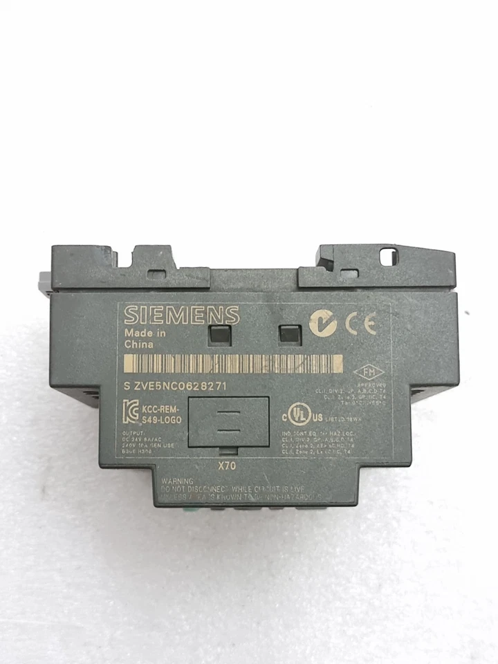 Siemens 6ED1052-1MD00-0BA6 Logo 12/24Rc Module (Light On)